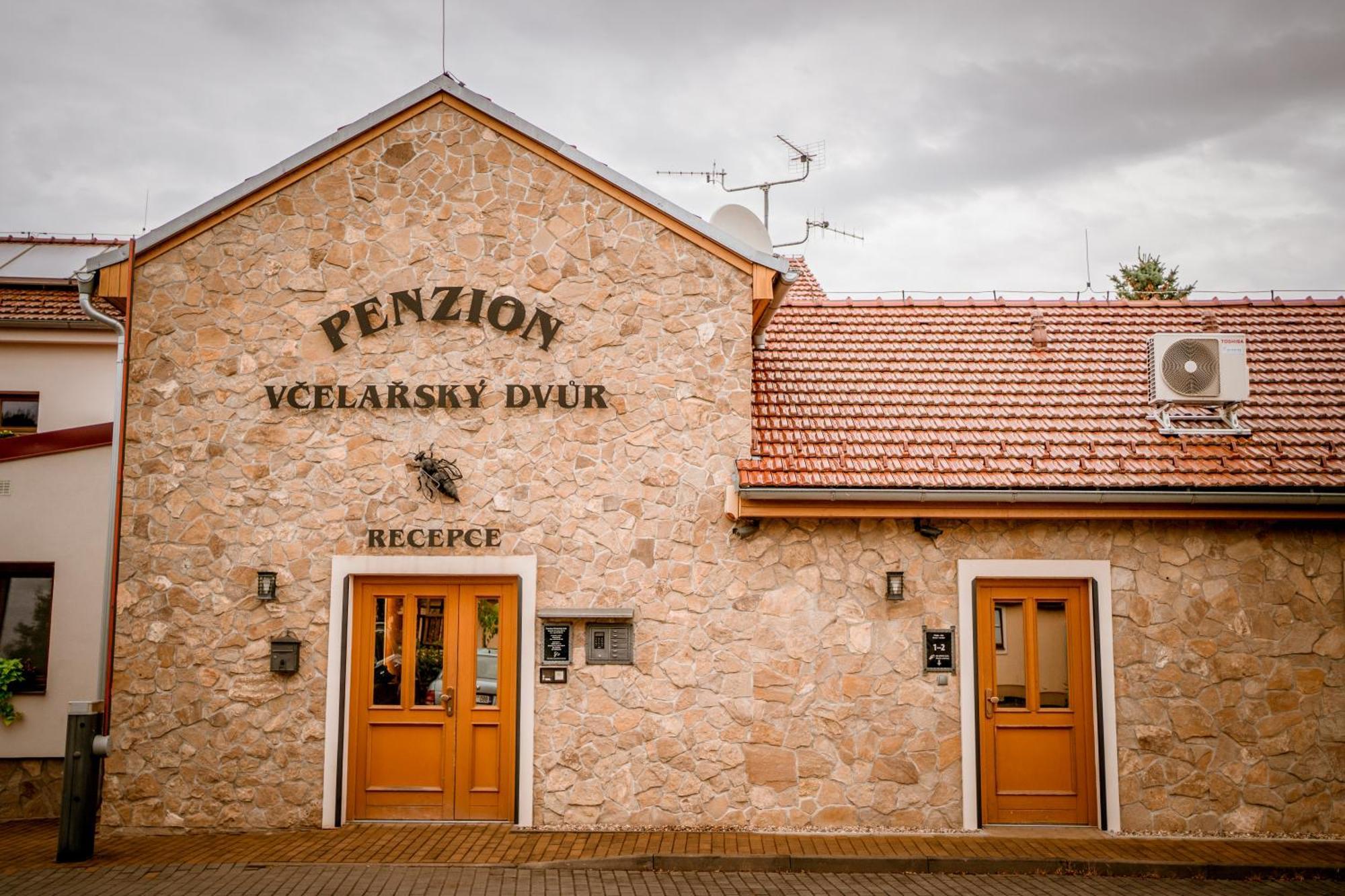 Penzion Vcelarsky Dvur Леднице Экстерьер фото